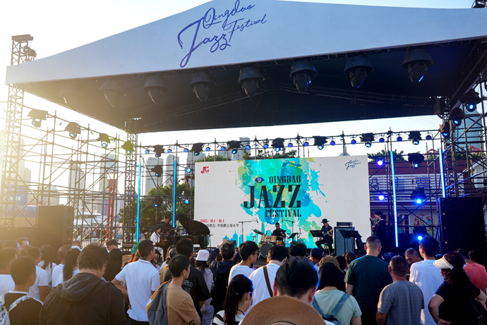 城市乡村双向流动，游客共聚齐鲁大地