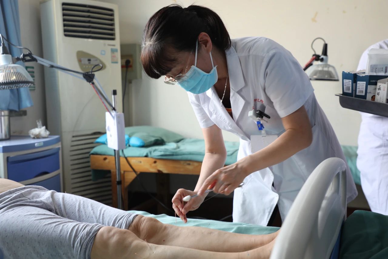 听完王先生的叙述后,王梅生仔细为他做了一系列检查,发现他不仅尿潴留