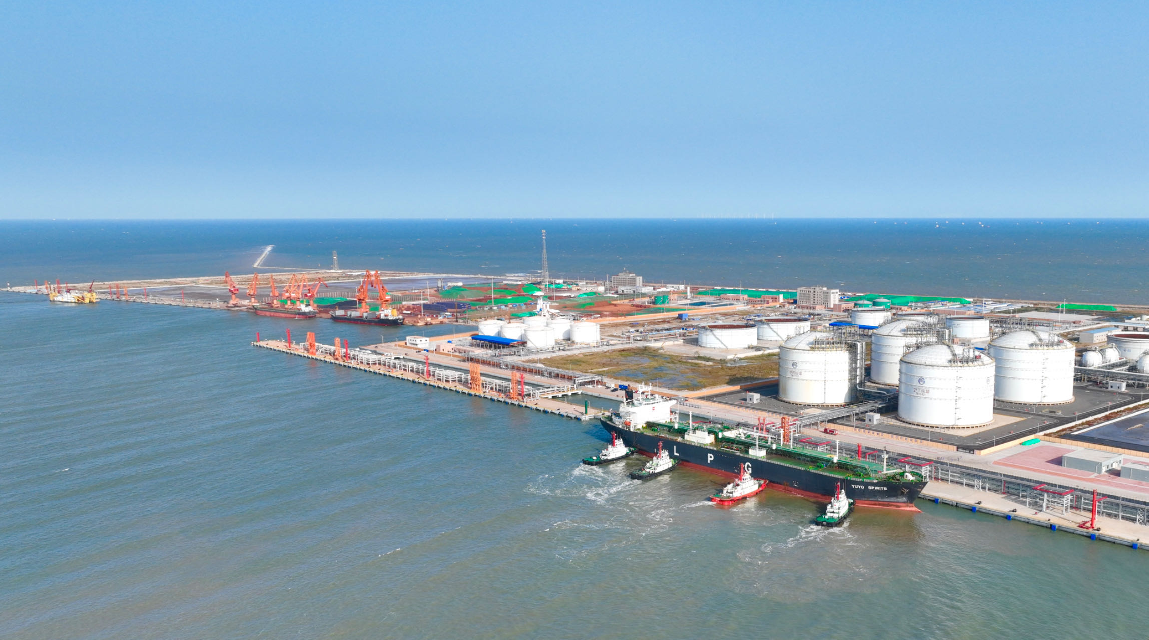 里程碑时刻!山东港口滨州港首艘外贸vlgc船舶顺利靠泊