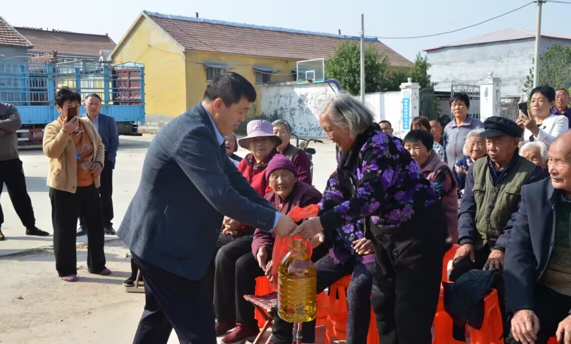 惠民县胡集镇路家村举办重阳节爱心捐赠活动-齐鲁晚报·齐鲁壹点