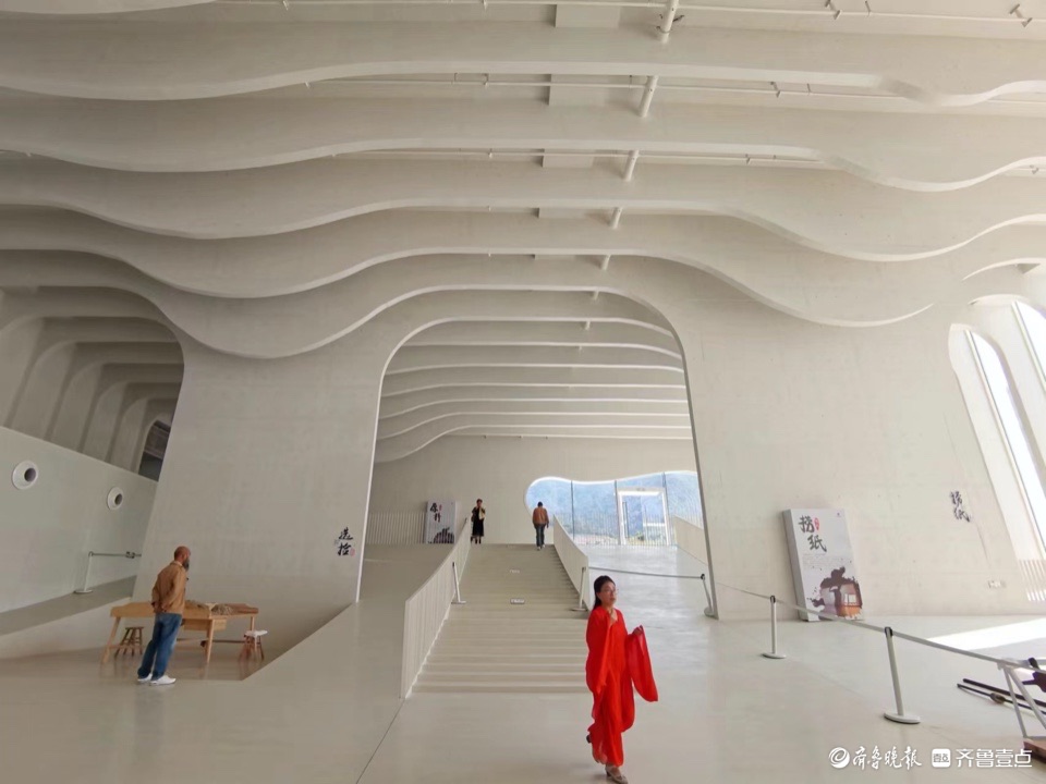 红星宣纸博物馆超大宣纸制作现场很震撼