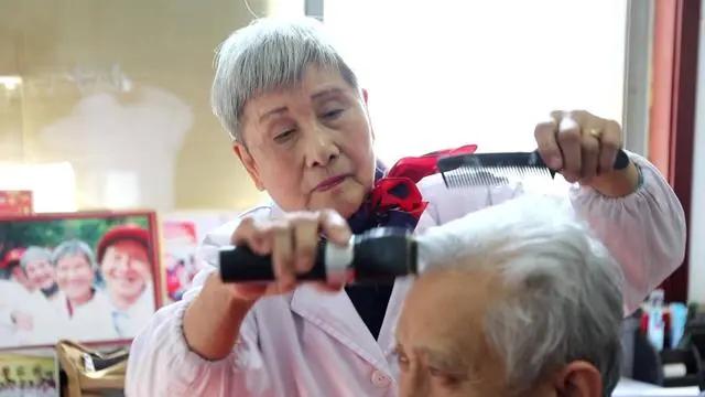 孝行齐鲁|11年爱心积聚起13万颗红豆 八旬奶奶敬老不辍