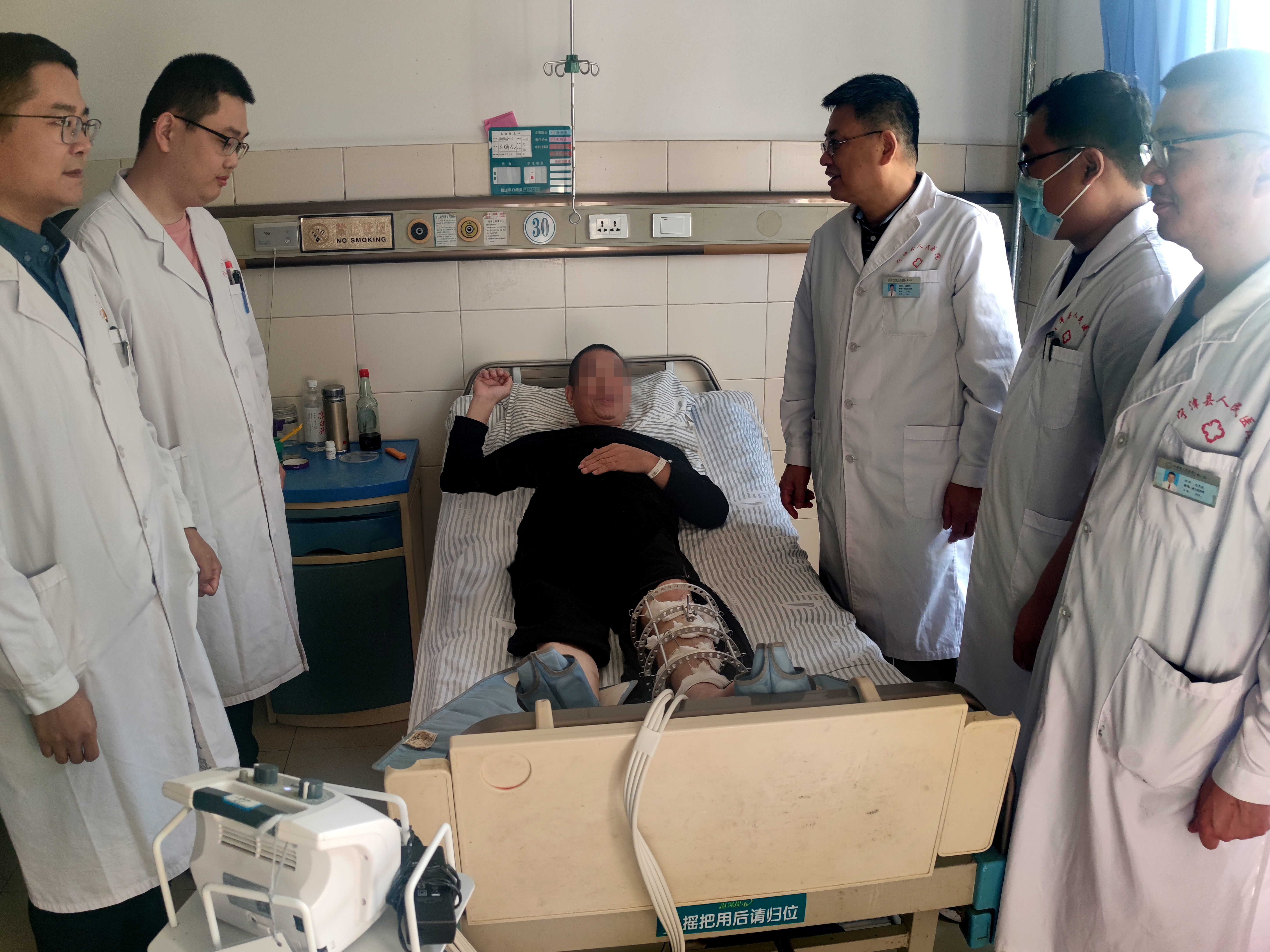 家里的顶梁柱摔断了腿，宁津县人民医院环形外固定架术解病痛