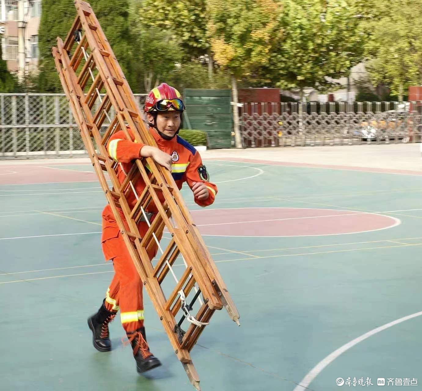 第二届“泰安最美消防员”事迹展播︱矢志奉献的班长郝得超