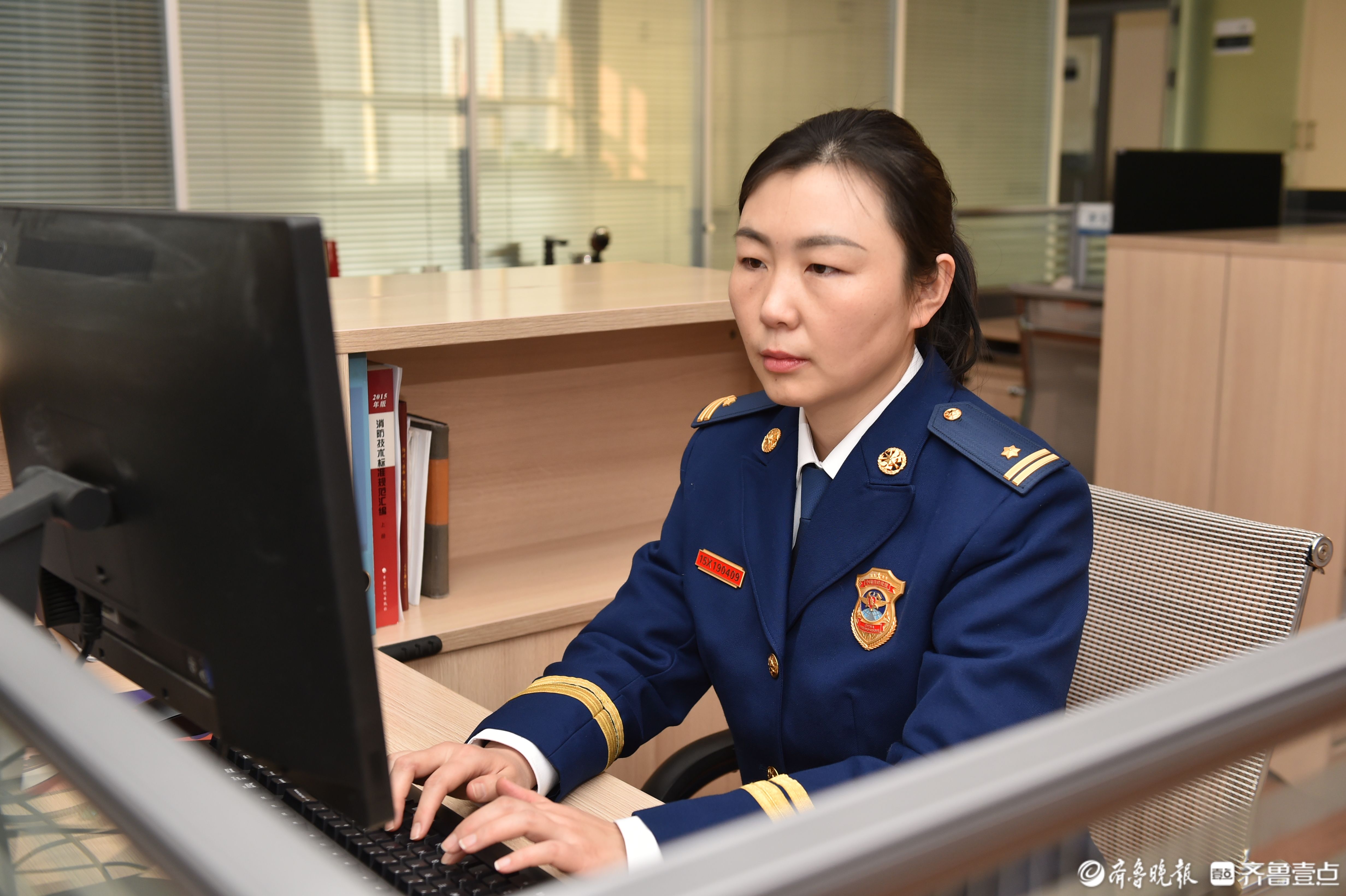 第二届“泰安最美消防员”事迹展播︱清剿火患的行家岳焕焕