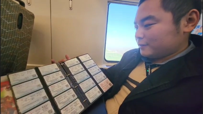 果然视频｜比当年快太多，济郑高铁首发车旅客将车票收藏