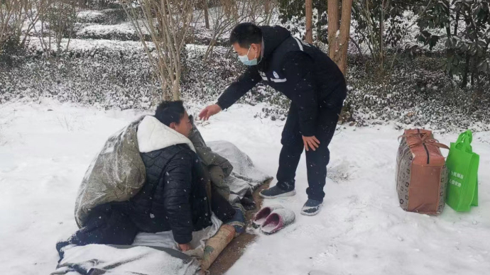 直播济南｜冬雪里的一抹“救助蓝”，济南市救助站开展专项行动