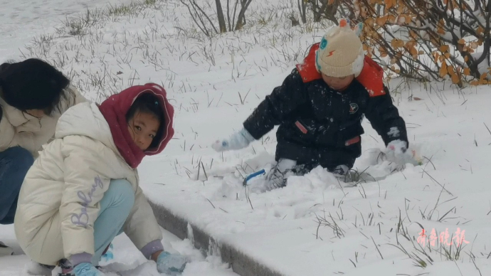 果然视频|雪后济南佛慧山景美人乐