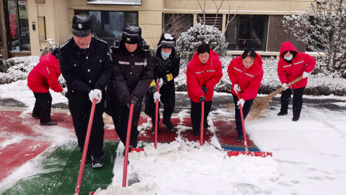 长江物业：以雪为令，守护业主出行安全