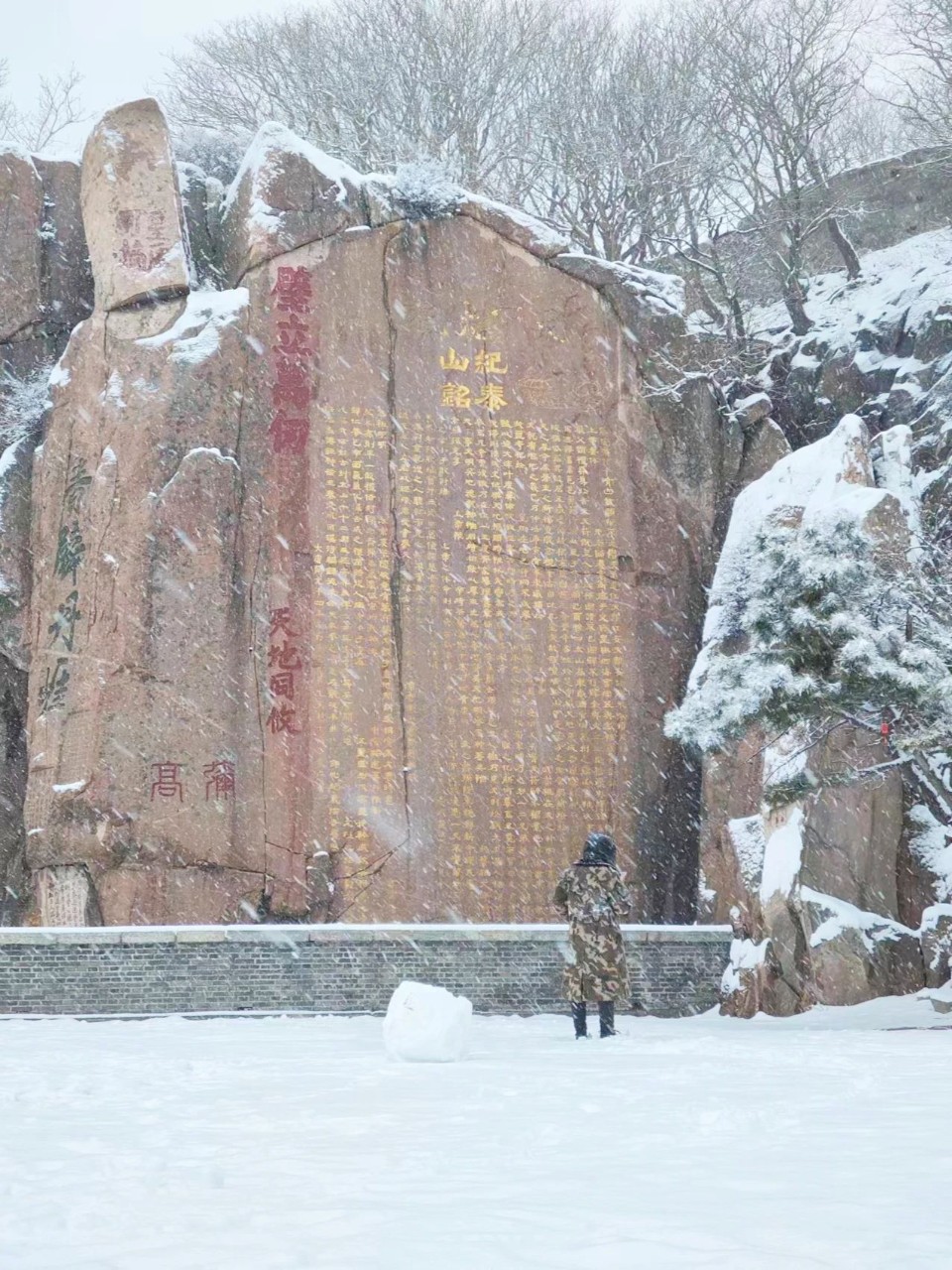 雪落泰安！堪称大自然巅峰之作！