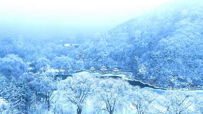 果然视频|大雪如笔描绘水墨山川，济南南山冰雪旅游拉开大幕