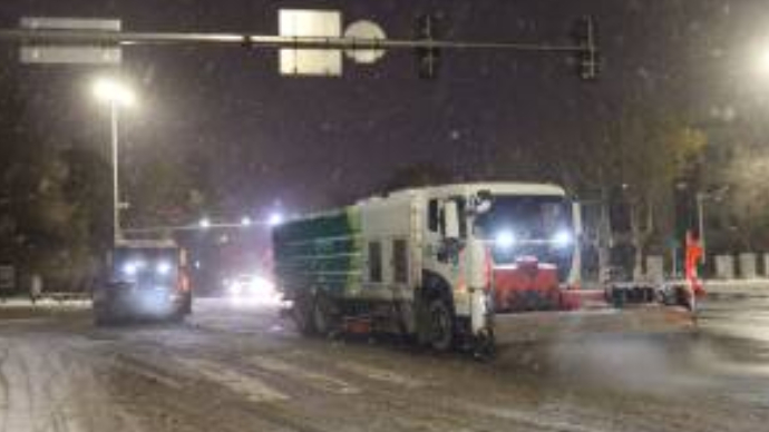 壹直播｜“雪窝”发力！记者直击烟台清雪一线