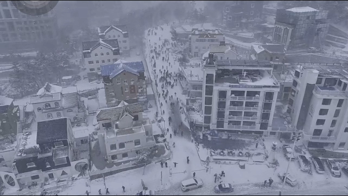 果然视频 | 雪后火炬八街，热闹如“仲夏”