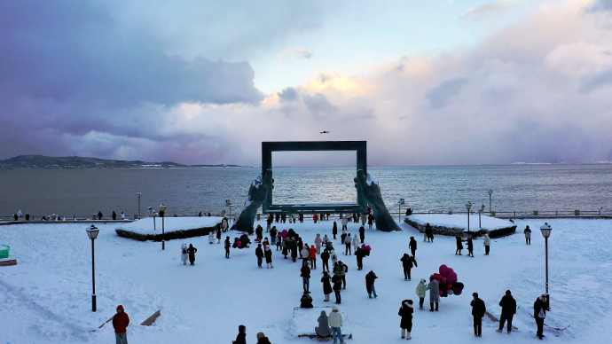 果然视频丨暴雪后的威海“大相框”，吸引大量游客前来打卡