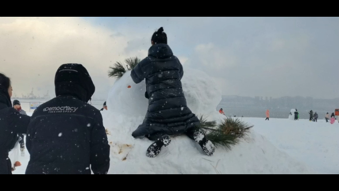 果然视频 | 大雪之后的威海公园，热闹翻了！