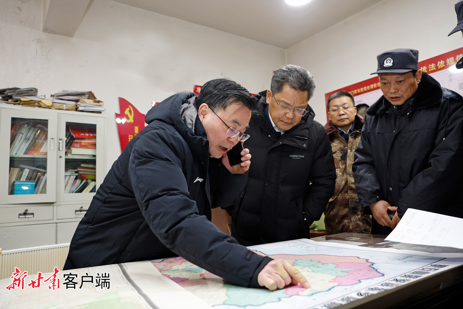 甘肃省委书记胡昌升、省长任振鹤要求：把抢救生命放在第一位