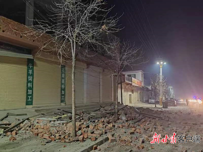 应急物资陆续运抵积石山