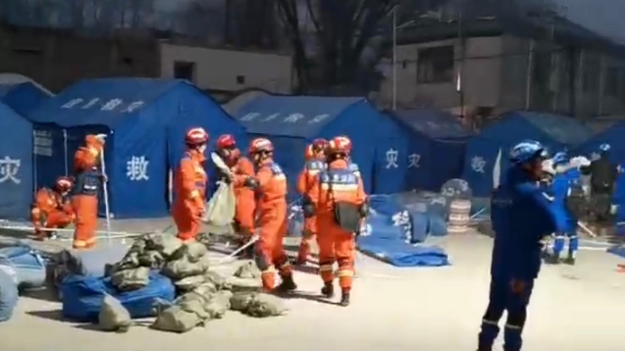 果然视频｜连线甘肃临夏州副州长：正在地震救援现场配送物资