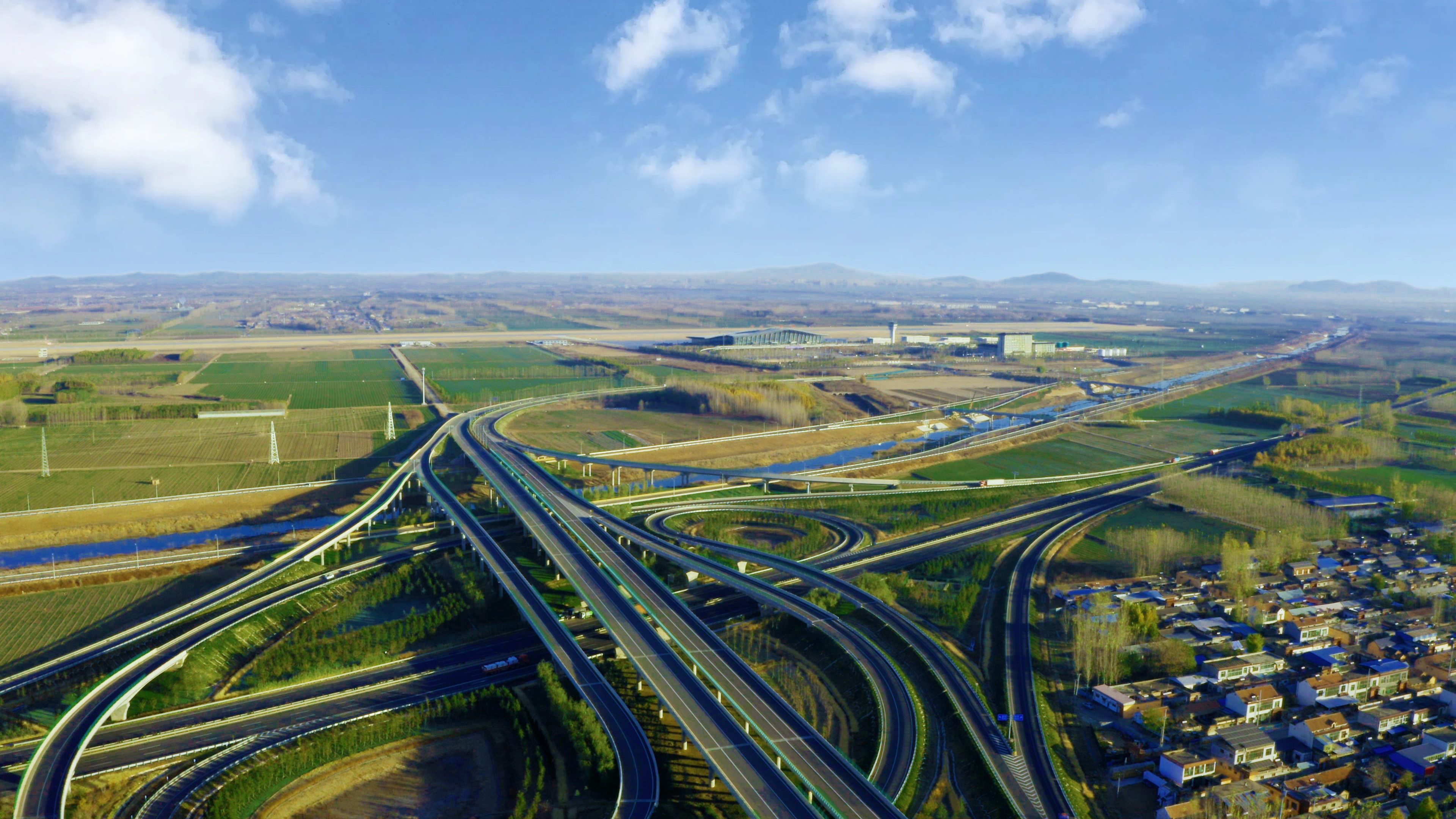 济宁大安机场周边铁路网,公路网便捷通达,济微高速,日兰高速畅行无阻