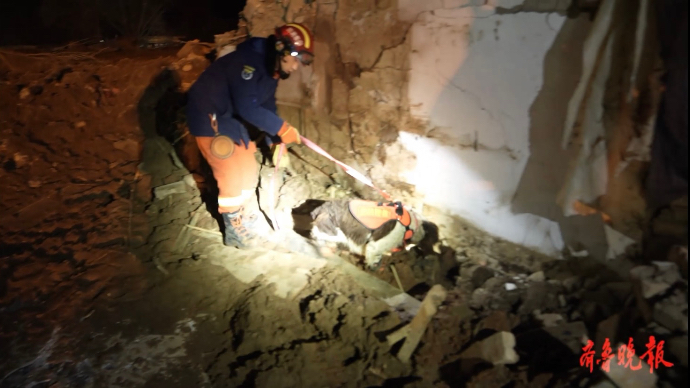 果然视频丨山东消防连夜开展救援，寒冷是被困者面临的最大困难