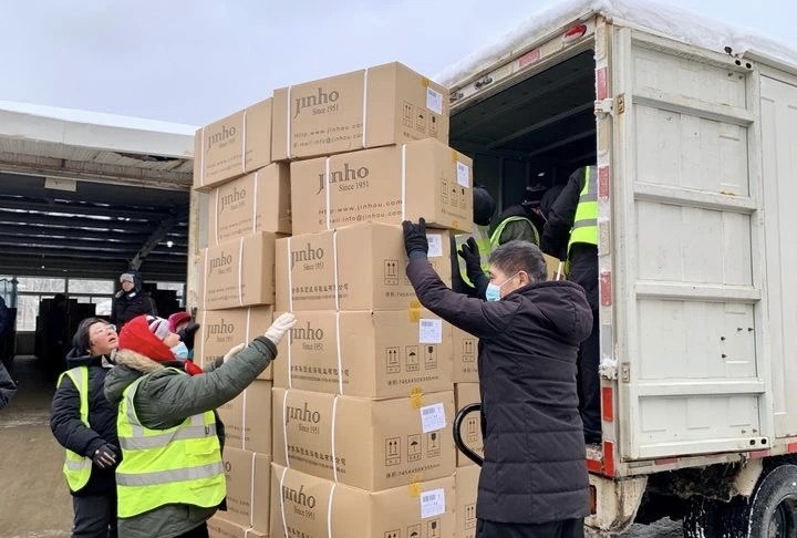 威海环翠：寒冬飞雪，暖意浓浓！