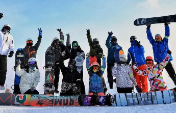 文旅观察|拼房、拼教练……这个冬天，你找“滑雪搭子”了吗？