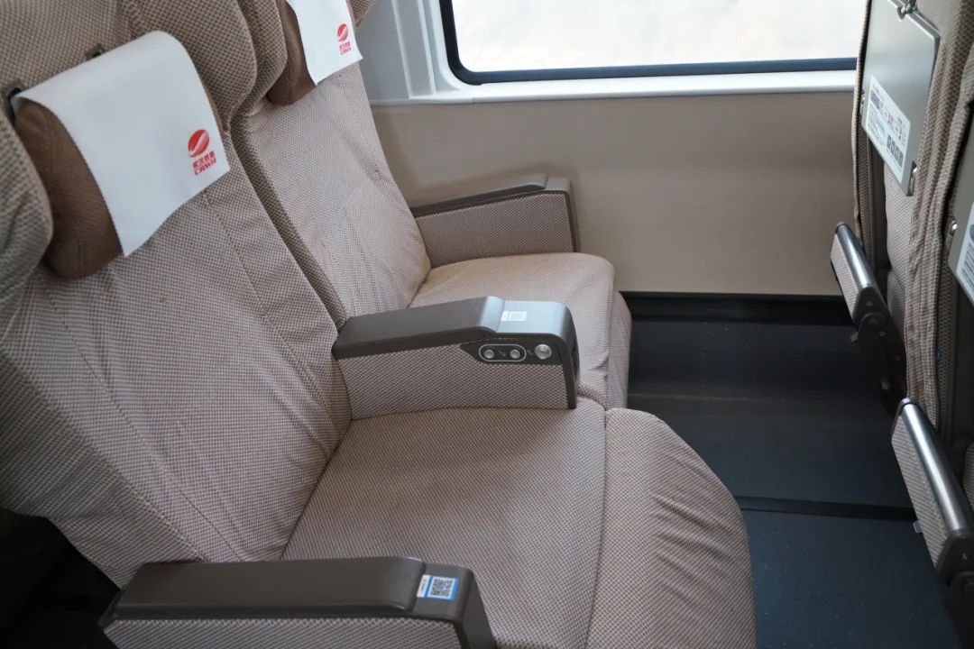 复兴号智能动车组开进青藏高原