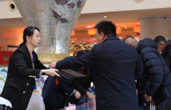 政协委员报到，东营进入“两会时间”