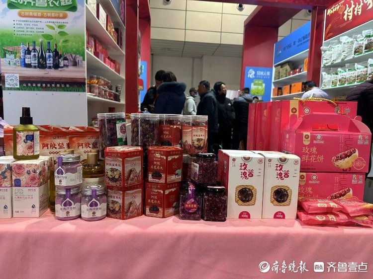 “玫瑰”闪耀年货节!玫瑰鲜花饼、玫瑰酱、玫瑰化妆品深受市民喜爱