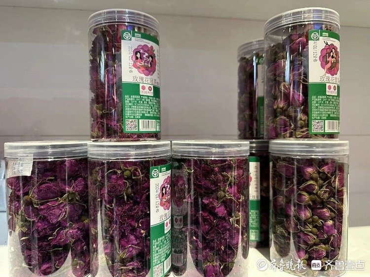 “玫瑰”闪耀年货节!玫瑰鲜花饼、玫瑰酱、玫瑰化妆品深受市民喜爱