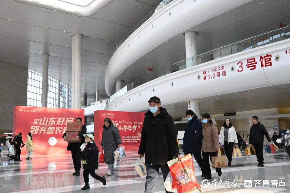 齐鲁农超年货节最后一天，市民逛吃热情依然不减
