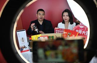携家乡十种特产，90后网红村书记助力年货节