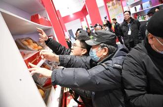 新春年货节市民“嗨购”备货，山东16市携千余件“尖货”参展
