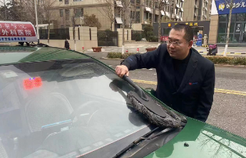 “不要钱！”老人手指被电锯割断，潍坊的哥闯8个红灯紧急送医