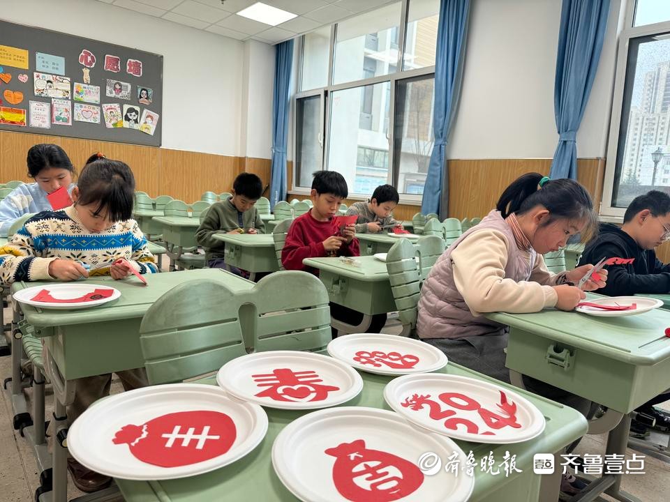 快樂學知識高效寫作業還有老師帶著玩青島寒假校內託管啟動