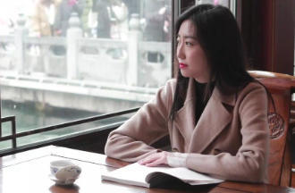 《读城记·济南》微纪录片预告:寻着老舍的足迹,走进济南的冬天