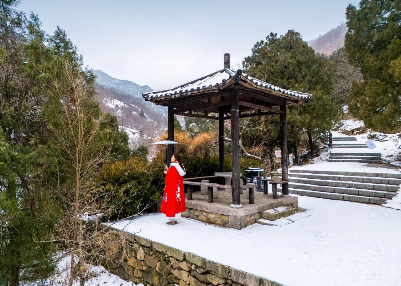 壹图集雪后的泰山玉泉寺