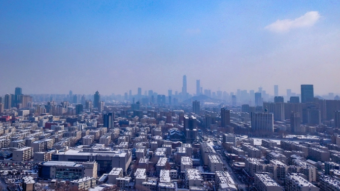 果然视频|济南雪后蓝天白云，老城区洁净素雅 