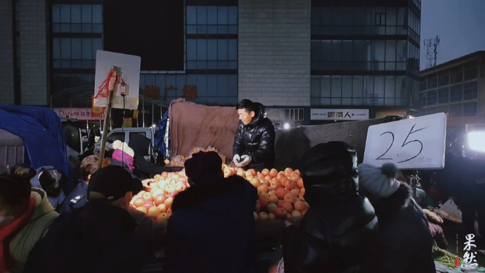 果然视频｜济南街巷里的早市是如此的热辣似火