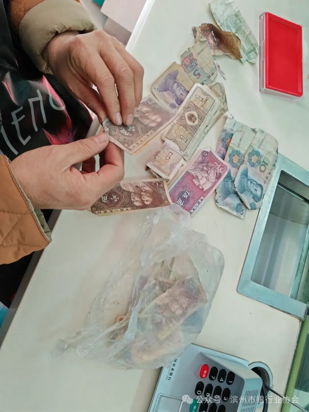 农行博兴兴福支行开展高高兴兴换新钱红红火火过大年活动