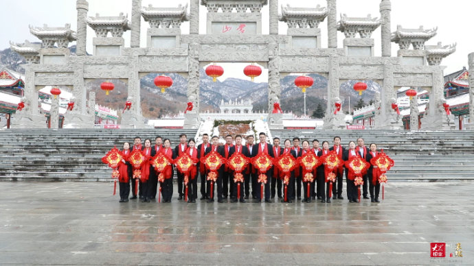 文旅人大拜年｜沂蒙山云蒙景区恭祝大家：龙筑华章，筑梦新篇！