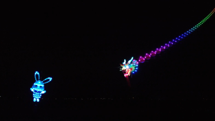 果然视频|玉兔祥龙风筝交替点亮，潍坊举办兔跃龙腾生肖交接活动