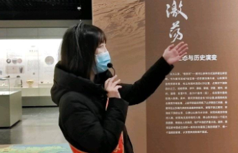 新春走基层·蹲点|博物馆讲解员：与文物相伴，讲述千百年前故事