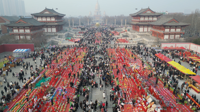 果然视频·过大年丨航拍汶上莲花广场，庙会火爆，游人如织年味浓