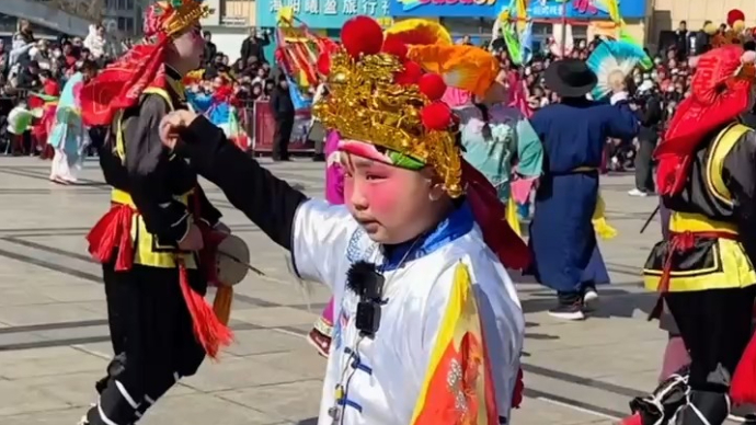 果然视频|9岁男孩演绎海阳大秧歌“乐大夫”：每天练两个多小时