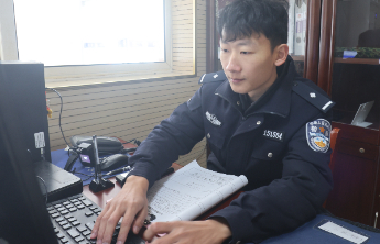 新春走基层|“98后”新警张立锟：像前辈那样，守护好辖区百姓