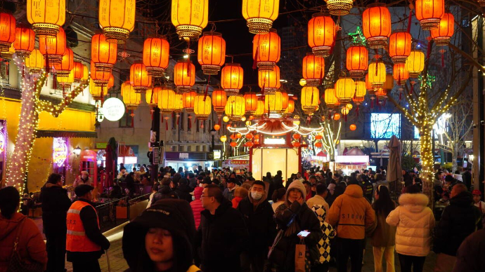 青岛上榜南方居民前往北方十大热门目的地，栈桥喂海鸥引爆社媒