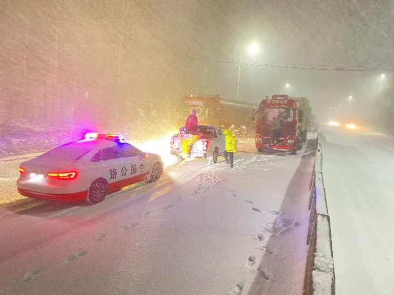 启动冰雪恶劣天气应急预案！临沂市公路事业发展中心除雪保畅通