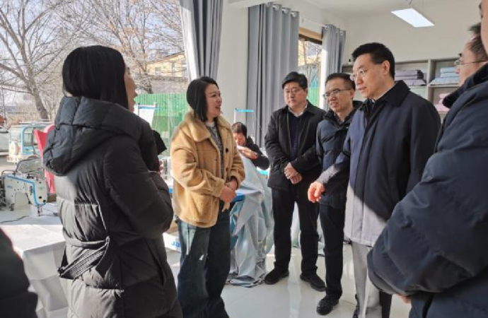 省档案馆到“第一书记”派驻村开展春节前走访慰问