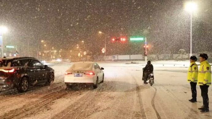 果然视频丨以雪为令、闻雪而动，即墨公安昼夜坚守保畅通